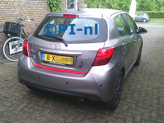 Parkeersensoren (set E 2026) ingebouwd door PI-nl in een Toyota Yaris met canbus uit 2014. De pieper werd voorin gemonteerd.