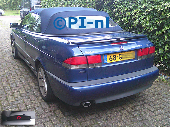 Parkeersensoren (set A 2026) ingebouwd door PI-nl in een Saab 9-3 Aero Cabriolet uit 2001. De display werd linksvoor bij de a-stijl gemonteerd.