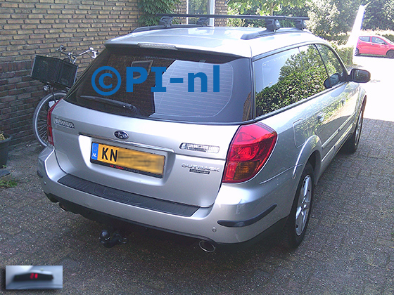 Parkeersensoren (set A 2026) ingebouwd door PI-nl in een Subaru Outback uit 2005. De display werd linksvoor bij de a-stijl gemonteerd. Er werden twee zilveren (en twee zwarte) sensoren gemonteerd.