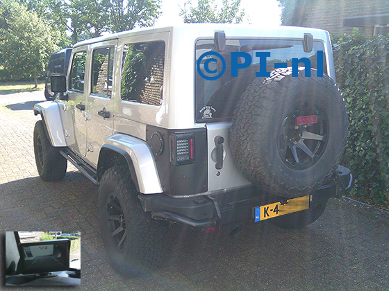 Parkeersensoren (set F 2026) ingebouwd door PI-nl in een Jeep Wrangler Sahara met canbus uit 2012. De monitor is van de set met kentekenplaatcamera en (twee) sensoren.