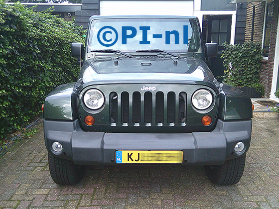 Parkeersensoren (set E 2026) ingebouwd door PI-nl in de voorbumper van een (Chrysler) Jeep Wrangler Sahara uit 2010. De pieper werd voorin gemonteerd.