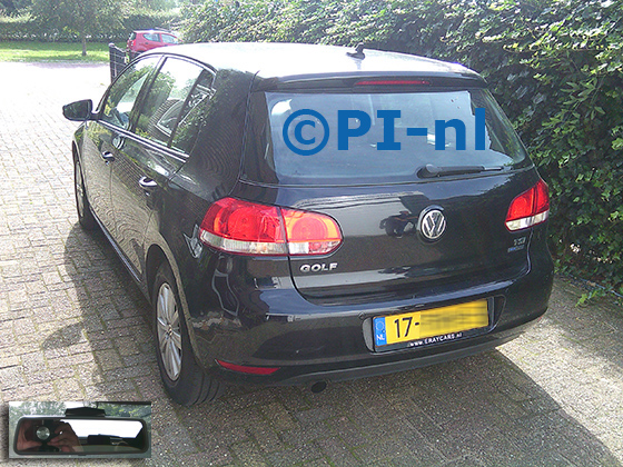 Parkeersensoren (set A 2026) ingebouwd door PI-nl in een Volkswagen Golf met canbus uit 2012. De display werd op de binnenspiegel gemonteerd.