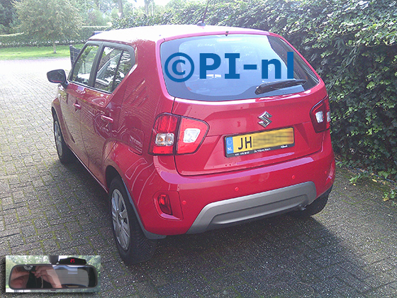 Parkeersensoren (set A 2026) ingebouwd door PI-nl in een Suzuki Ignis met canbus uit 2022. De display werd op de binnenspiegel gemonteerd. Er werden standaard rode sensoren gemonteerd.