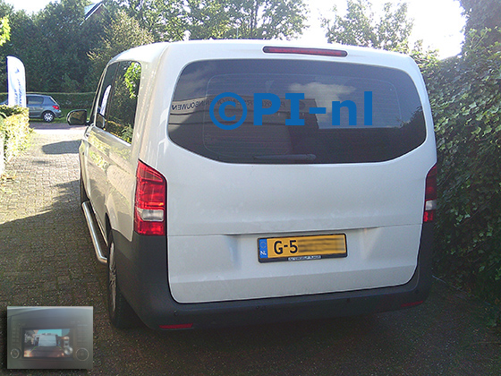 Parkeersensoren (set D 2026) ingebouwd door PI-nl in een Mercedes-Benz Vito Tourer 9-persoonsbus met canbus uit 2019. Het beeld op eigen scherm is van de set met bumpercamera en sensoren.