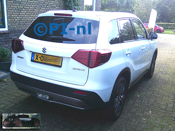 Parkeersensoren (set A 2026) ingebouwd door PI-nl in een Suzuki Vitara met canbus uit 2018/2019. De display werd op de binnenspiegel gemonteerd.