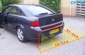 De sensoren zenden 'konisch' uit. Hierbij overlappen zij elkaar gedeeltelijk, zodat het systeem ook precies 'ziet' waar een object zich achter de auto bevindt. Het bereik van de sensoren is breder dan de inbouwbreedte, dus doorgaans zo'n 1,5 tot 2 meter breed, en moet naar achteren toe een bereik hebben van minimaal 70 cm, maar hebben in de praktijk vaak een bereik van tussen de 1,8 en 2,5 meter.