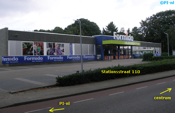 Als u vanaf PI-nl (Stationsstraat 116) doorrijdt, dan komt u na honderd meter bij een rotonde. Aan de linkerkant van de rotonde is een grote Formido.