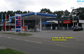 Vijftig meter rechtsaf vanaf de rotonde vindt u benzinestation De Roos. 